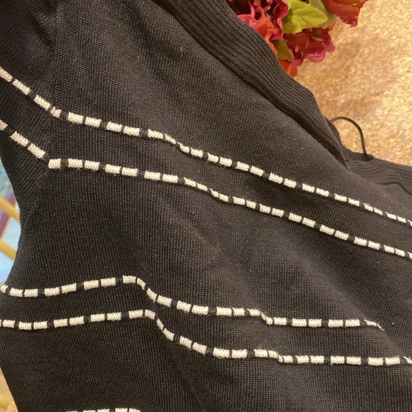 NWT Apt. 9 Petite Small Sweater Rushed Side Pullover Short Sleeve Black & White - Picture 14 of 16
